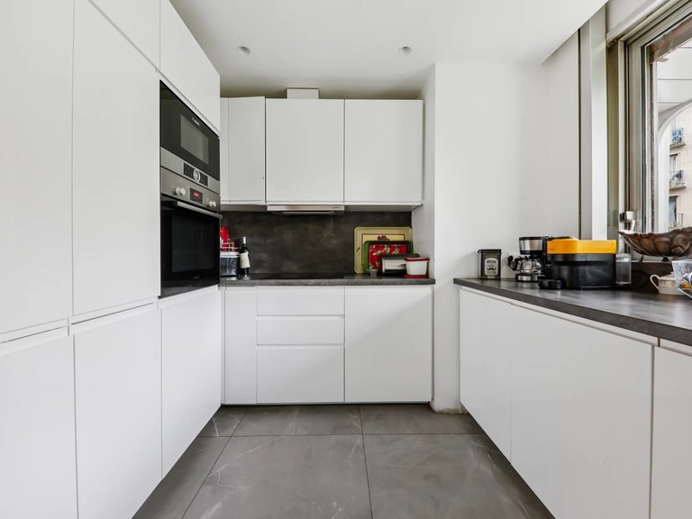 Apartment for Sale in 16th (trocadéro - Etoile - Passy), Golden Triangle - Trocadéro (8th - 16th) 9