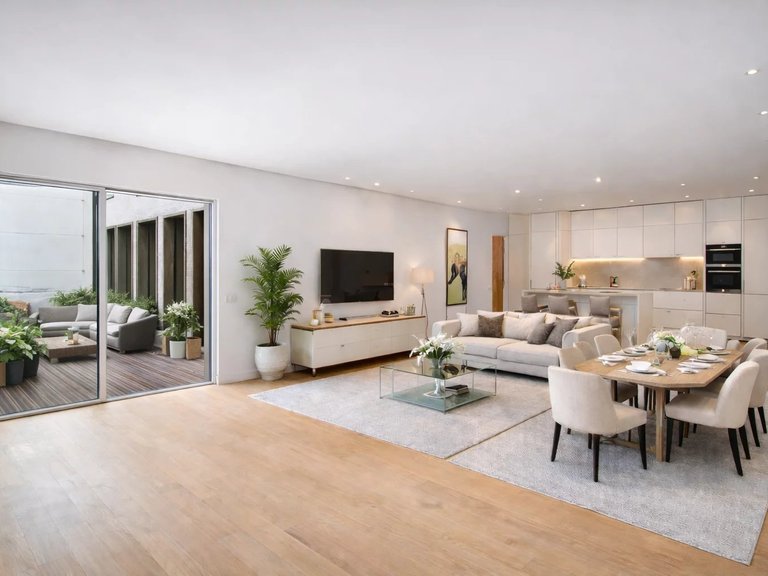 Apartment for Sale in 8th (golden Triangle - Parc Monceau), Golden Triangle - Trocadéro (8th - 16th) 1