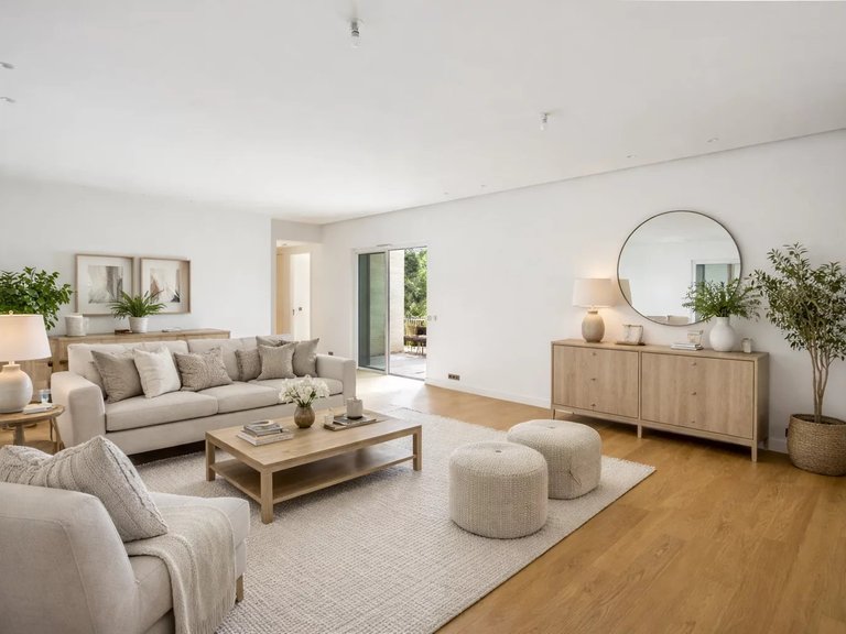 Apartment for Sale in 8th (golden Triangle - Parc Monceau), Golden Triangle - Trocadéro (8th - 16th) 3