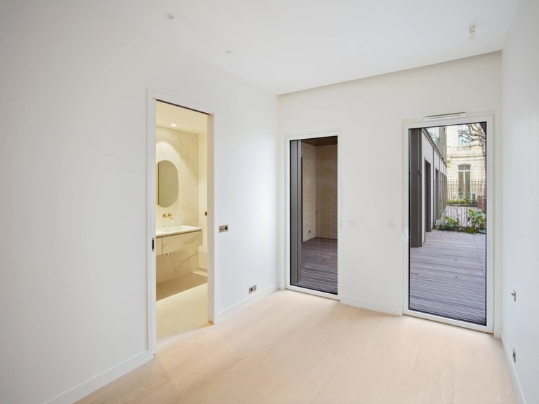 Apartment for Sale in 8th (golden Triangle - Parc Monceau), Golden Triangle - Trocadéro (8th - 16th) 11