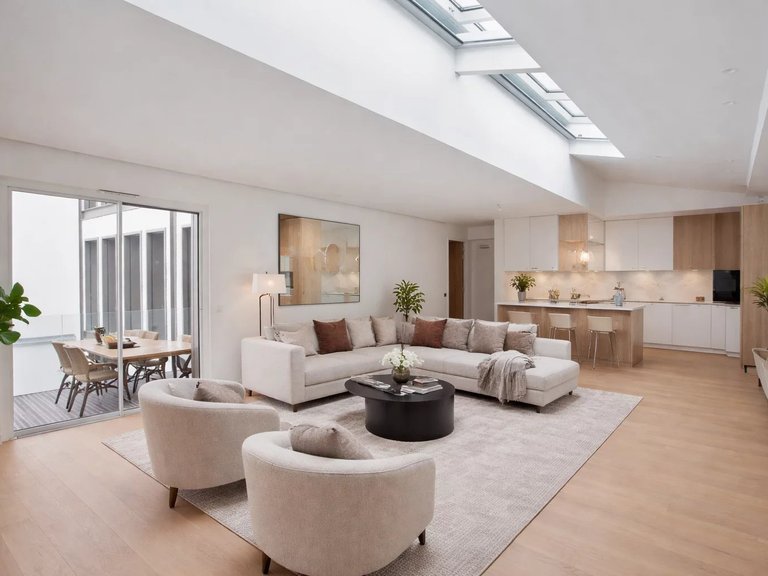 Apartment for Sale in 8th (golden Triangle - Parc Monceau), Golden Triangle - Trocadéro (8th - 16th) 1