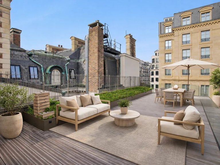Apartment for Sale in 8th (golden Triangle - Parc Monceau), Golden Triangle - Trocadéro (8th - 16th) 1
