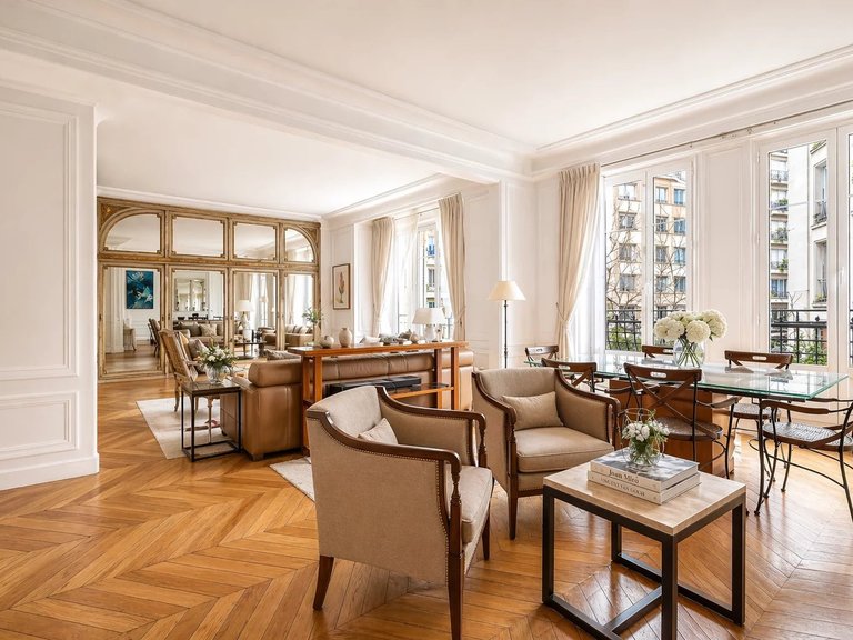 Apartment for Sale in 16th (trocadéro - Etoile - Passy), Golden Triangle - Trocadéro (8th - 16th) 1