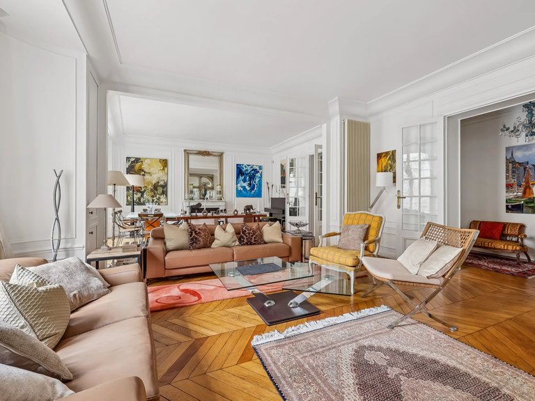 Apartment for Sale in 16th (trocadéro - Etoile - Passy), Golden Triangle - Trocadéro (8th - 16th) 2