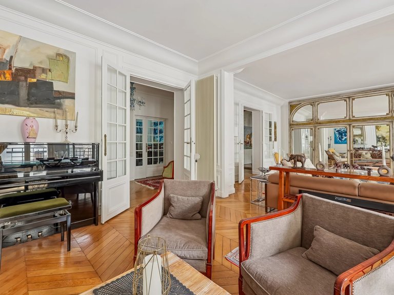 Apartment for Sale in 16th (trocadéro - Etoile - Passy), Golden Triangle - Trocadéro (8th - 16th) 3