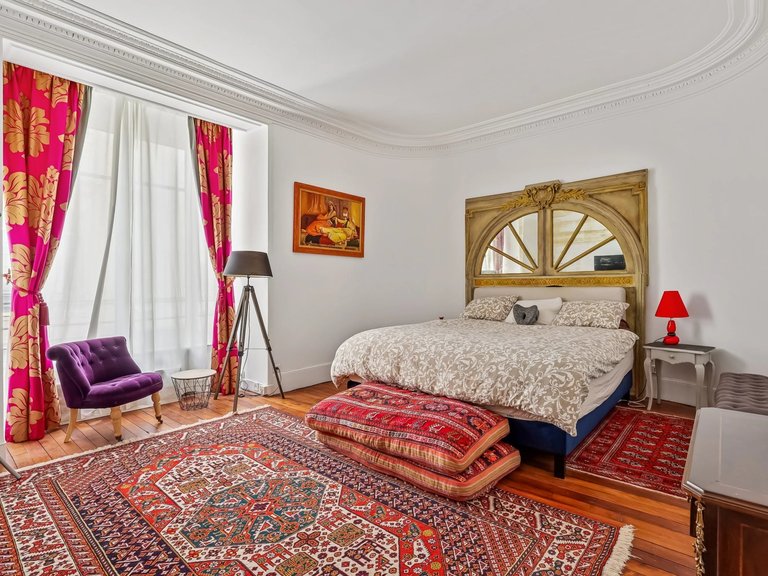 Apartment for Sale in 16th (trocadéro - Etoile - Passy), Golden Triangle - Trocadéro (8th - 16th) 4