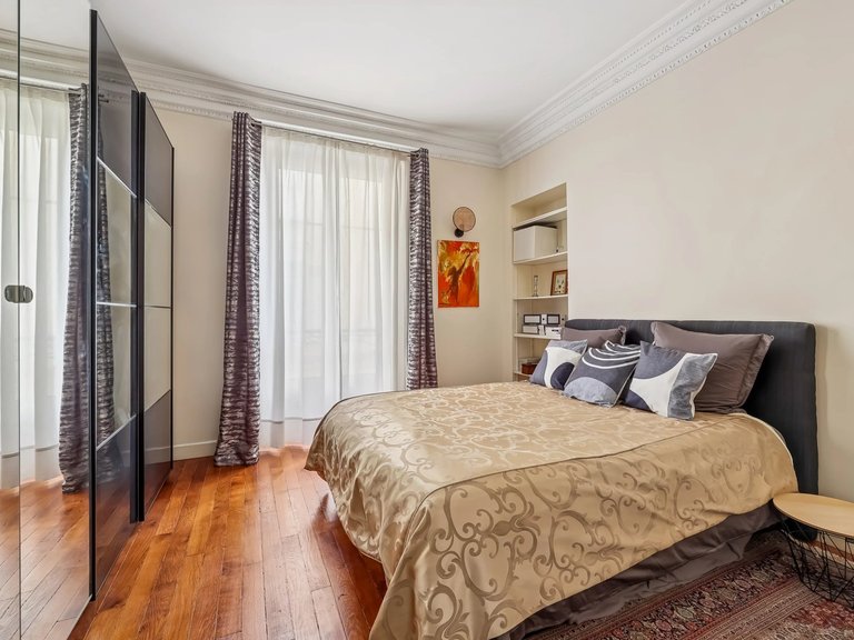 Apartment for Sale in 16th (trocadéro - Etoile - Passy), Golden Triangle - Trocadéro (8th - 16th) 5