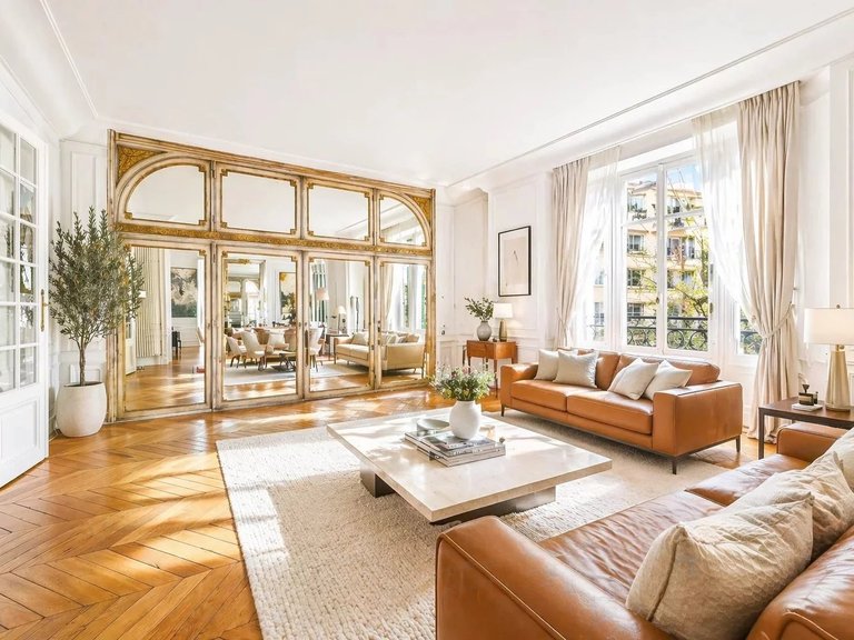 Apartment for Sale in 16th (trocadéro - Etoile - Passy), Golden Triangle - Trocadéro (8th - 16th) 9