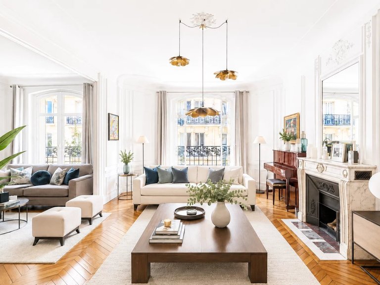 Apartment for Sale in 16th (trocadéro - Etoile - Passy), Golden Triangle - Trocadéro (8th - 16th) 1