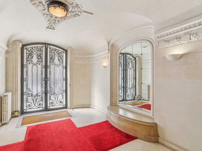 Apartment for Sale in 16th (trocadéro - Etoile - Passy), Golden Triangle - Trocadéro (8th - 16th) 16