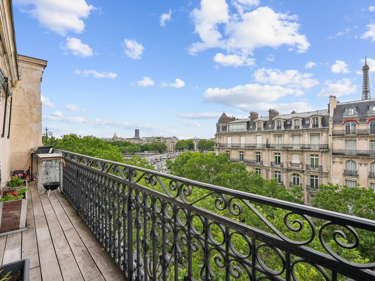 Apartment for Sale in 16th (trocadéro - Etoile - Passy), Golden Triangle - Trocadéro (8th - 16th) 1