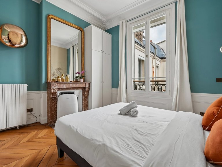 Apartment for Sale in 16th (trocadéro - Etoile - Passy), Golden Triangle - Trocadéro (8th - 16th) 11