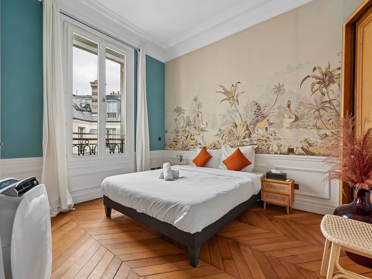 Apartment for Sale in 16th (trocadéro - Etoile - Passy), Golden Triangle - Trocadéro (8th - 16th) 12