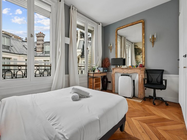 Apartment for Sale in 16th (trocadéro - Etoile - Passy), Golden Triangle - Trocadéro (8th - 16th) 14