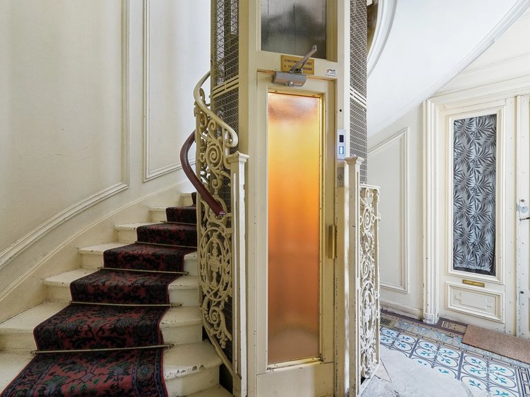 Apartment for Sale in 16th (trocadéro - Etoile - Passy), Golden Triangle - Trocadéro (8th - 16th) 16