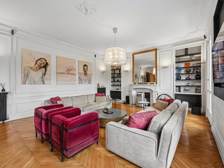 Apartment for Sale in 16th (trocadéro - Etoile - Passy), Golden Triangle - Trocadéro (8th - 16th) 3