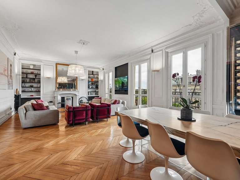 Apartment for Sale in 16th (trocadéro - Etoile - Passy), Golden Triangle - Trocadéro (8th - 16th) 4