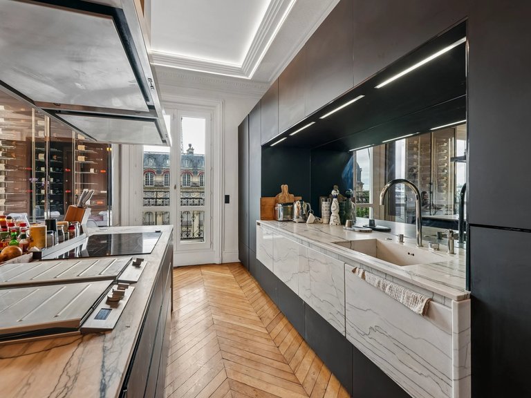 Apartment for Sale in 16th (trocadéro - Etoile - Passy), Golden Triangle - Trocadéro (8th - 16th) 6