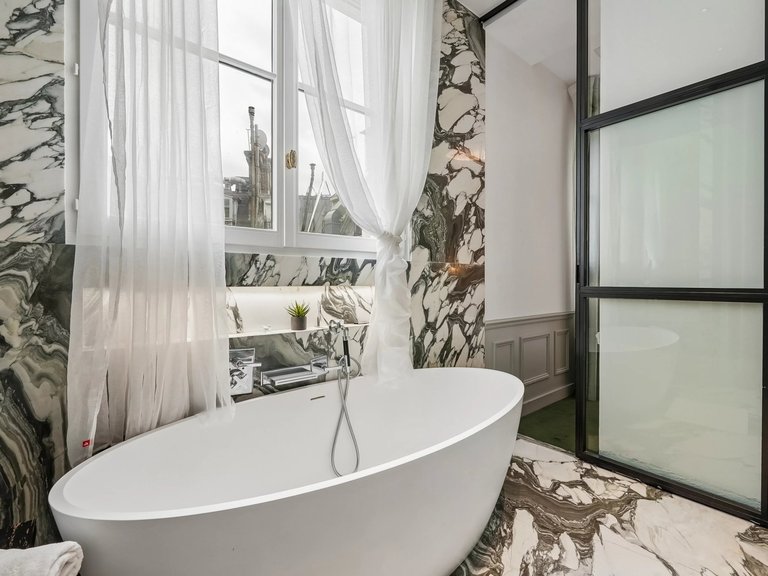 Apartment for Sale in 16th (trocadéro - Etoile - Passy), Golden Triangle - Trocadéro (8th - 16th) 10