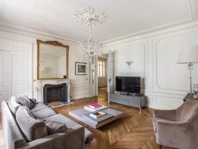 Apartment for Sale in 16th (trocadéro - Etoile - Passy), Golden Triangle - Trocadéro (8th - 16th) 1