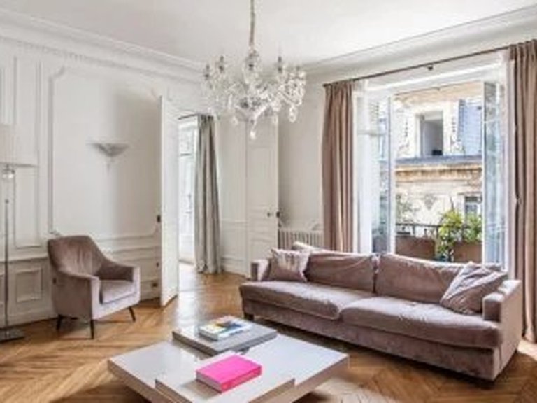 Apartment for Sale in 16th (trocadéro - Etoile - Passy), Golden Triangle - Trocadéro (8th - 16th) 2
