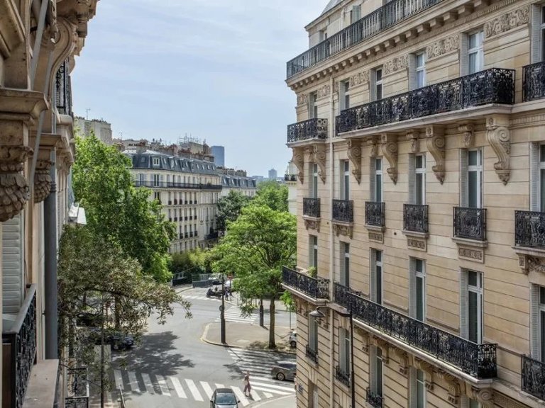 Apartment for Sale in 16th (trocadéro - Etoile - Passy), Golden Triangle - Trocadéro (8th - 16th) 15
