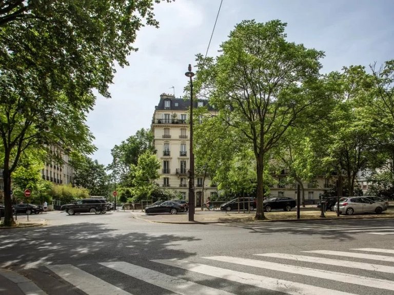 Apartment for Sale in 16th (trocadéro - Etoile - Passy), Golden Triangle - Trocadéro (8th - 16th) 16