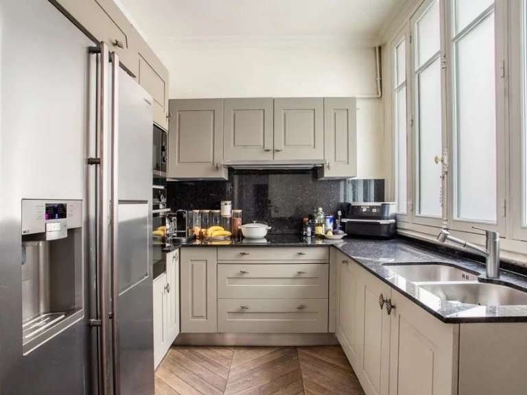 Apartment for Sale in 16th (trocadéro - Etoile - Passy), Golden Triangle - Trocadéro (8th - 16th) 9