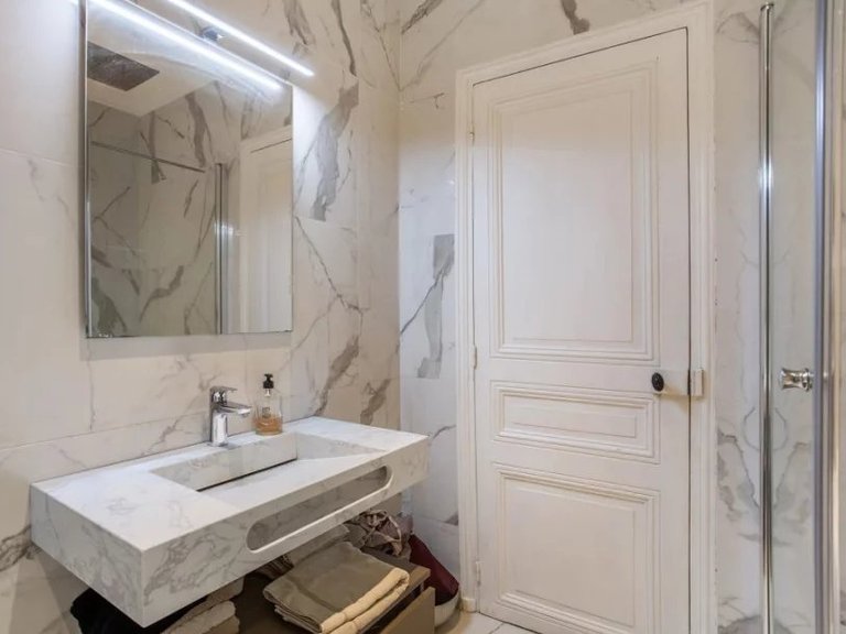 Apartment for Sale in 16th (trocadéro - Etoile - Passy), Golden Triangle - Trocadéro (8th - 16th) 10
