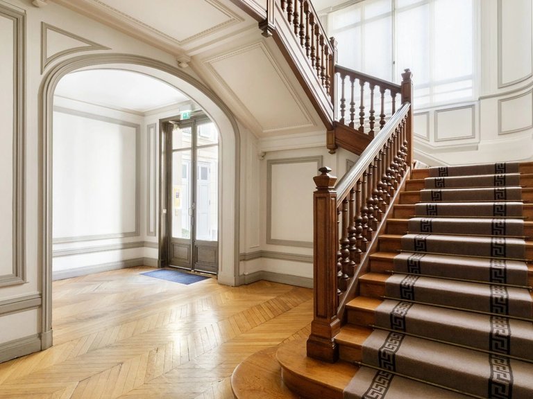 Apartment for Sale in 16th (trocadéro - Etoile - Passy), Golden Triangle - Trocadéro (8th - 16th) 3