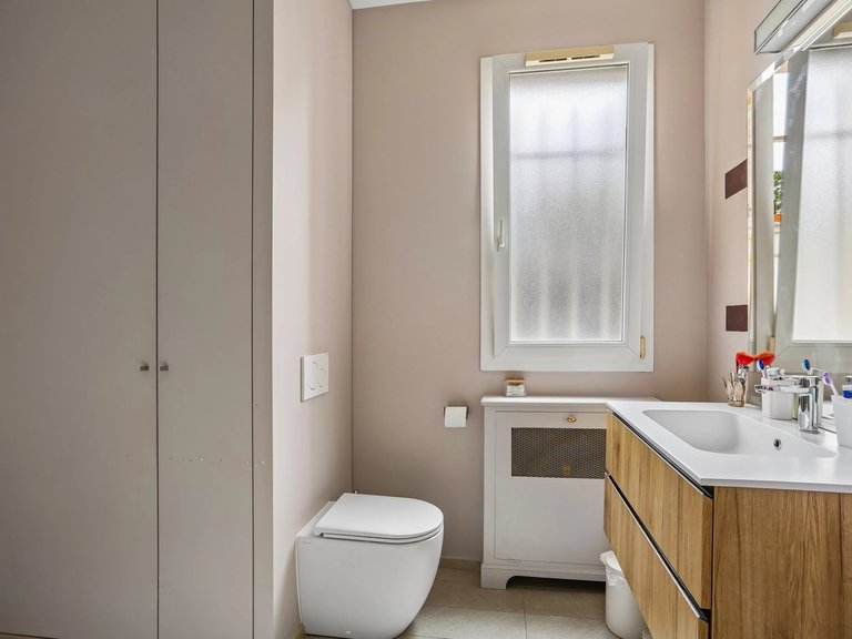 Apartment for Sale in 16th (trocadéro - Etoile - Passy), Golden Triangle - Trocadéro (8th - 16th) 9