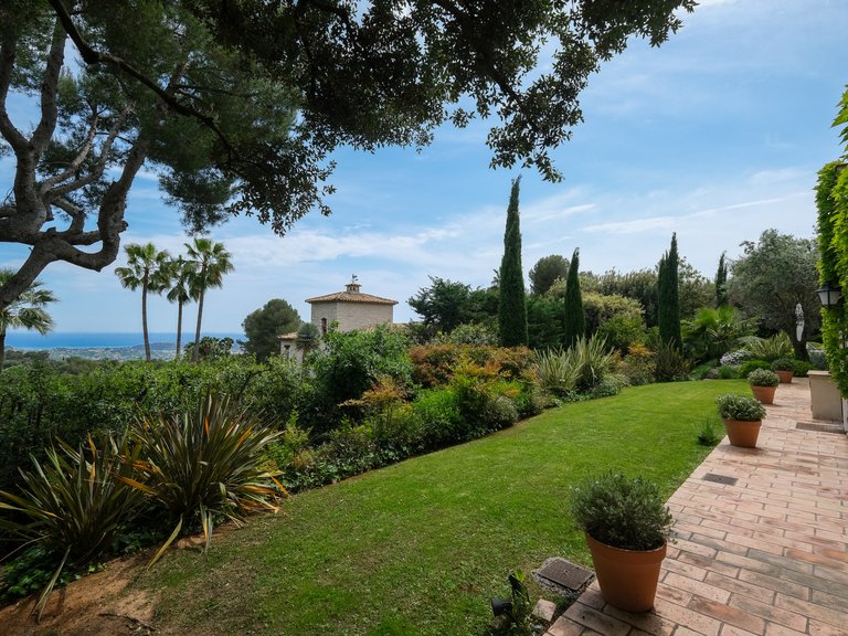 Villa for Sale in La Colle Sur Loup, Vence, St. Paul Area 2