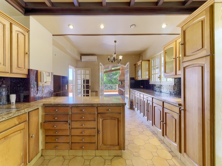 Villa for Sale in St Paul, Vence, St. Paul Area 10