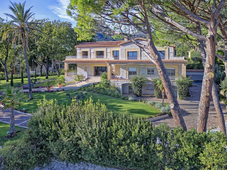 Villa for Sale in Vence, Vence, St. Paul Area 1