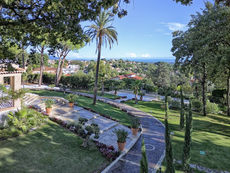 Villa for Sale in Vence, Vence, St. Paul Area 2