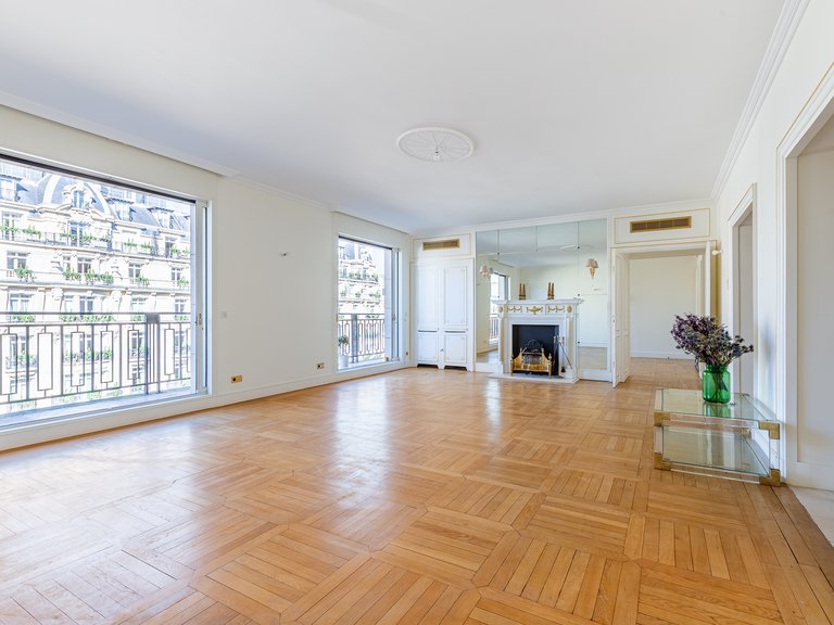 Apartment for Sale in 8th (golden Triangle - Parc Monceau), Golden Triangle - Trocadéro (8th - 16th) 1