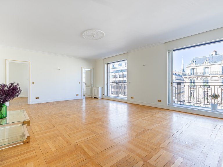 Apartment for Sale in 8th (golden Triangle - Parc Monceau), Golden Triangle - Trocadéro (8th - 16th) 2