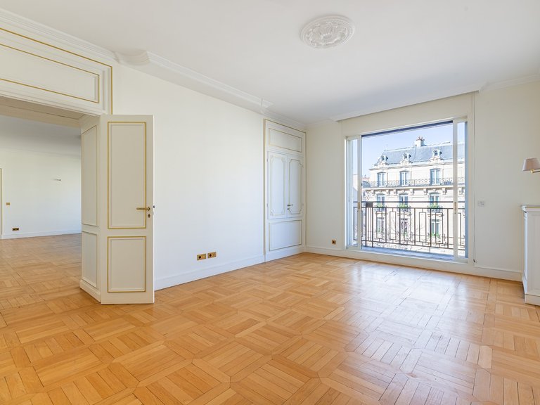 Apartment for Sale in 8th (golden Triangle - Parc Monceau), Golden Triangle - Trocadéro (8th - 16th) 9