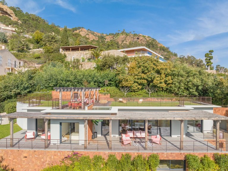 Villa for Sale in Theoule Sur Mer, Cannes Area 2