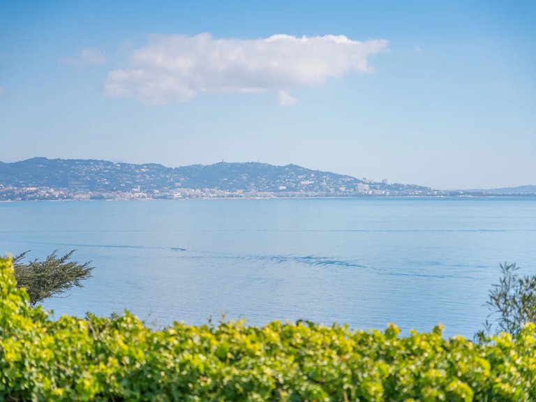 Villa for Sale in Theoule Sur Mer, Cannes Area 5