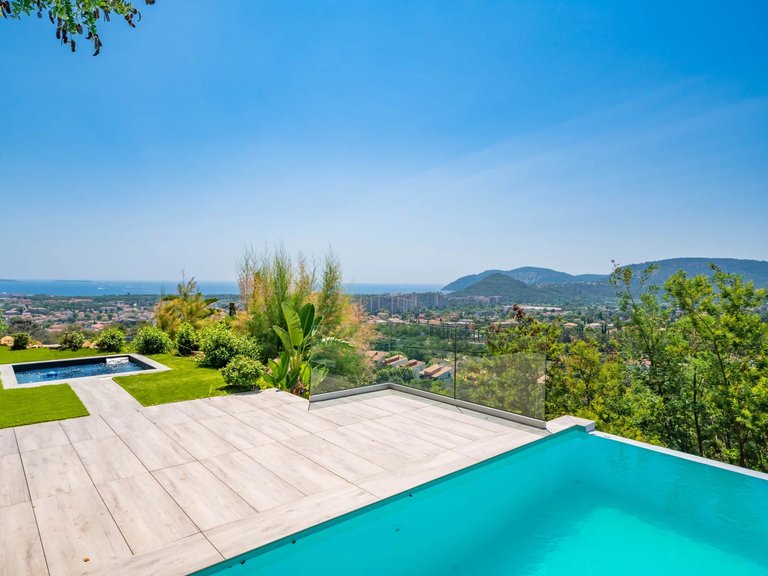 Villa for Sale in Mandelieu La Napoule, Cannes Area 1