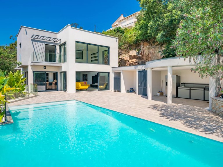 Villa for Sale in Mandelieu La Napoule, Cannes Area 7