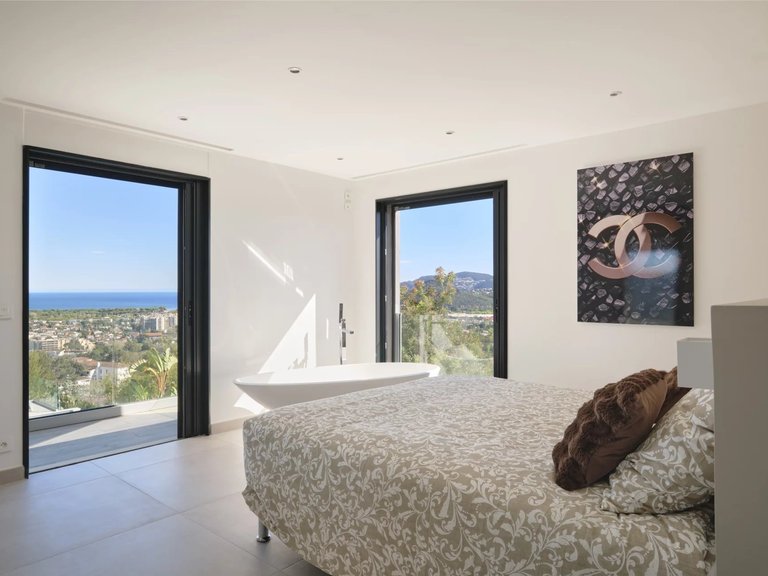 Villa for Sale in Mandelieu La Napoule, Cannes Area 9