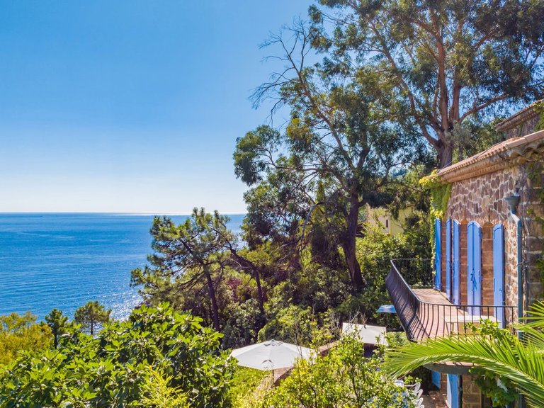 Villa for Sale in Theoule Sur Mer, Cannes Area 1