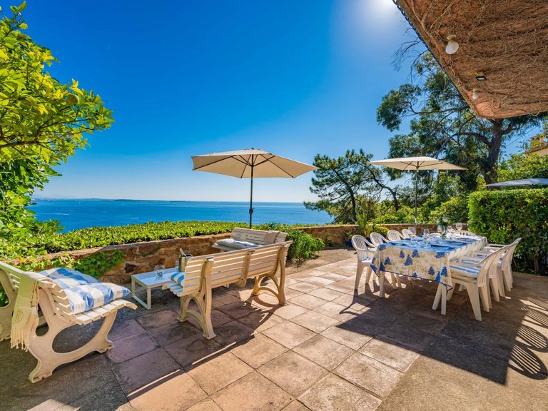Villa for Sale in Theoule Sur Mer, Cannes Area 2