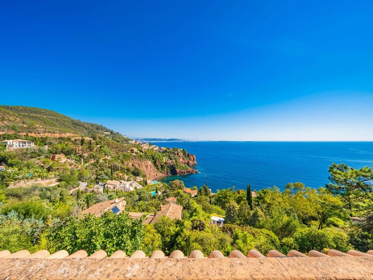 Villa for Sale in Theoule Sur Mer, Cannes Area 4