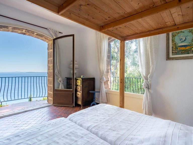 Villa for Sale in Theoule Sur Mer, Cannes Area 5