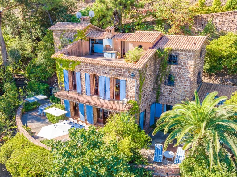 Villa for Sale in Theoule Sur Mer, Cannes Area 9