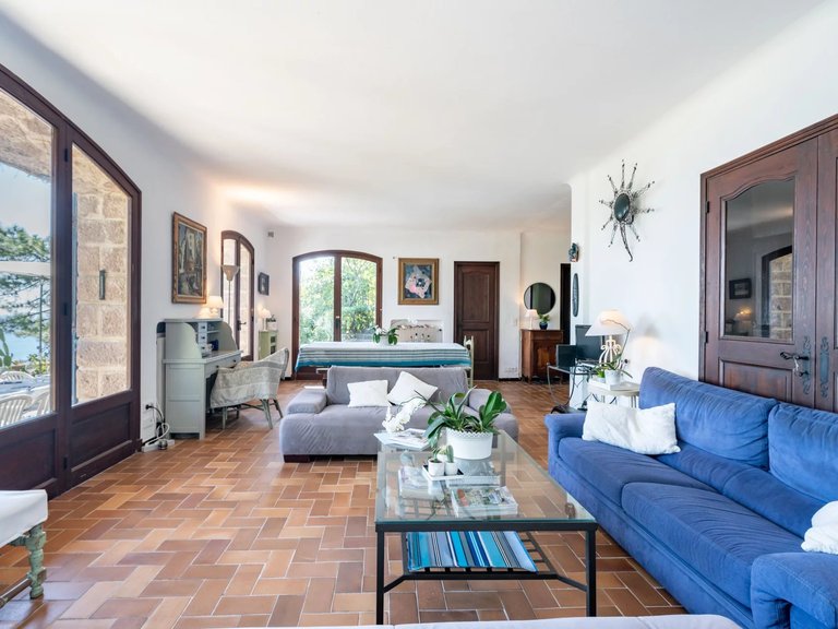 Villa for Sale in Theoule Sur Mer, Cannes Area 11