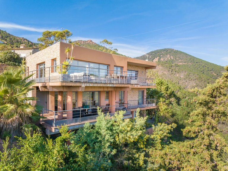 Villa for Sale in Theoule Sur Mer, Cannes Area 2